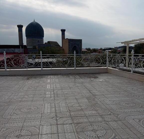 بنسيون Daniyar Guest House