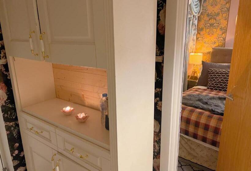 Пансион Detached House A Room In Essex