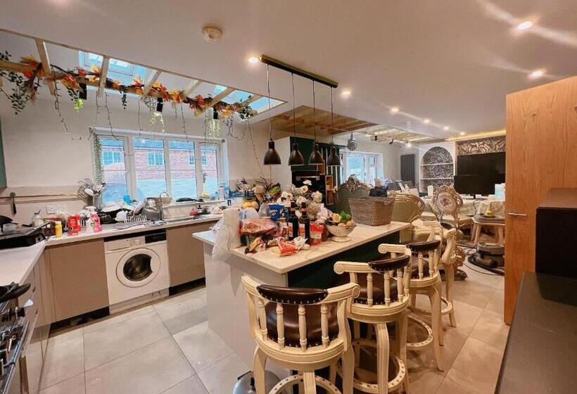 بنسيون Detached House A Room In Essex