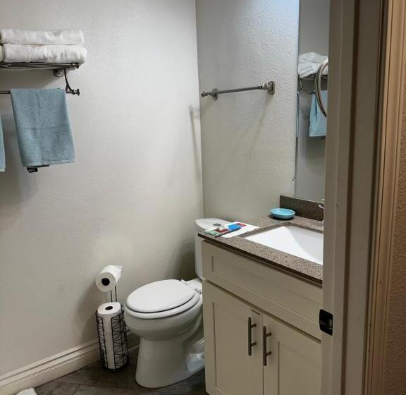 펜션 Guesthouse: Jacuzzi,patio & Entry