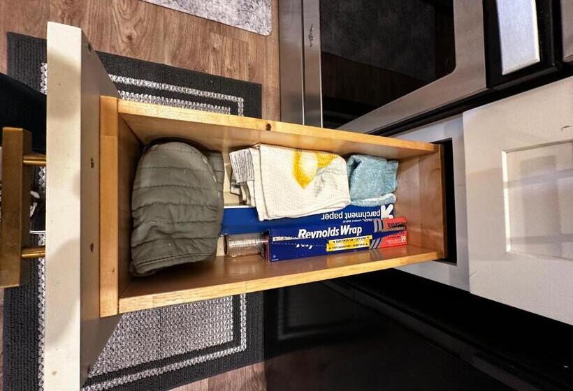 펜션 Guesthouse: Jacuzzi,patio & Entry