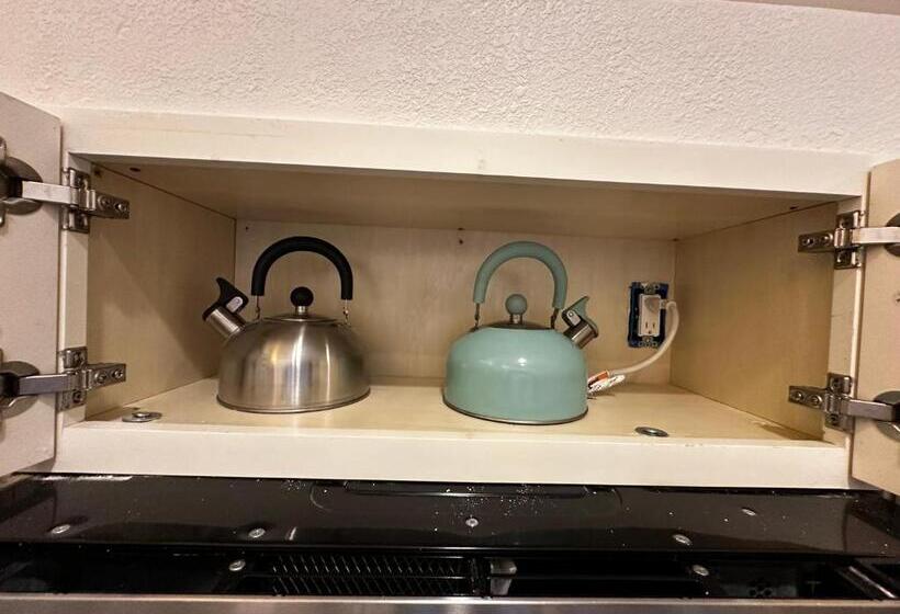 펜션 Guesthouse: Jacuzzi,patio & Entry