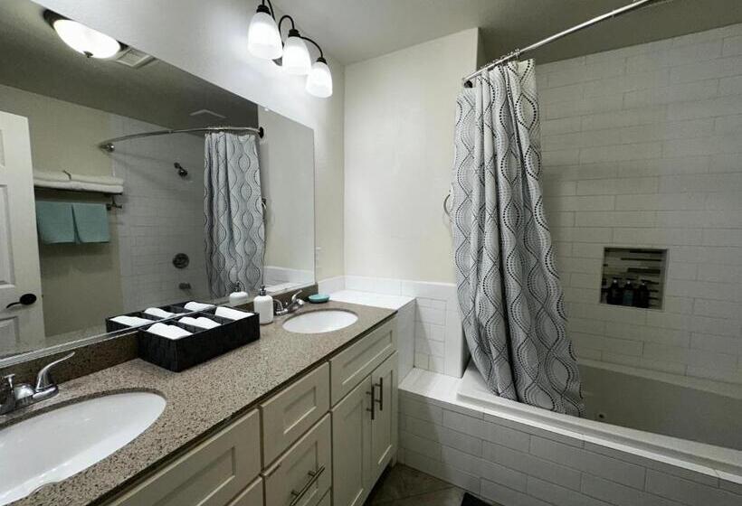 펜션 Guesthouse: Jacuzzi,patio & Entry