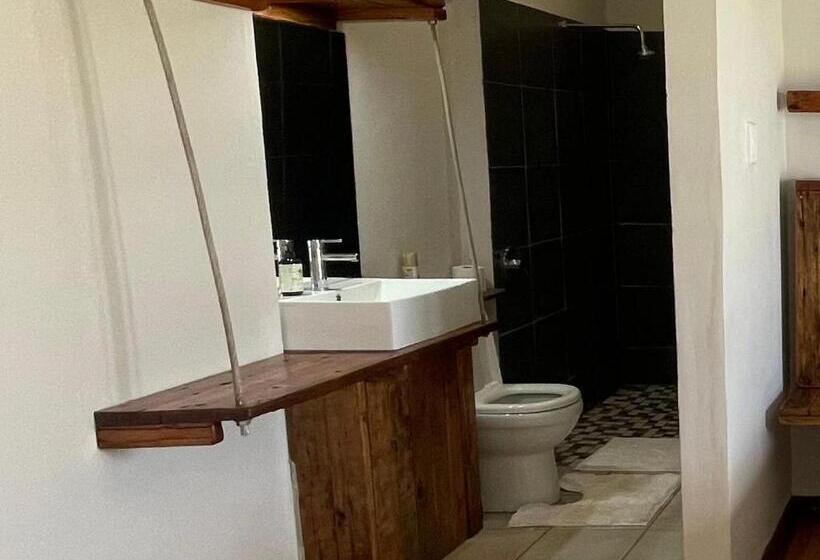 פנסיון Heydays Guesthouse