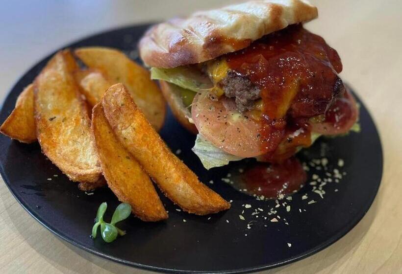 פנסיון Heydays Guesthouse