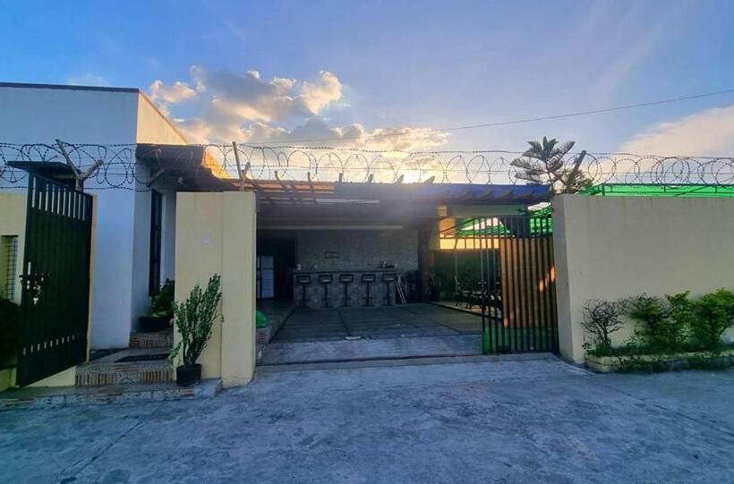 פנסיון Jamaica & John Staycation