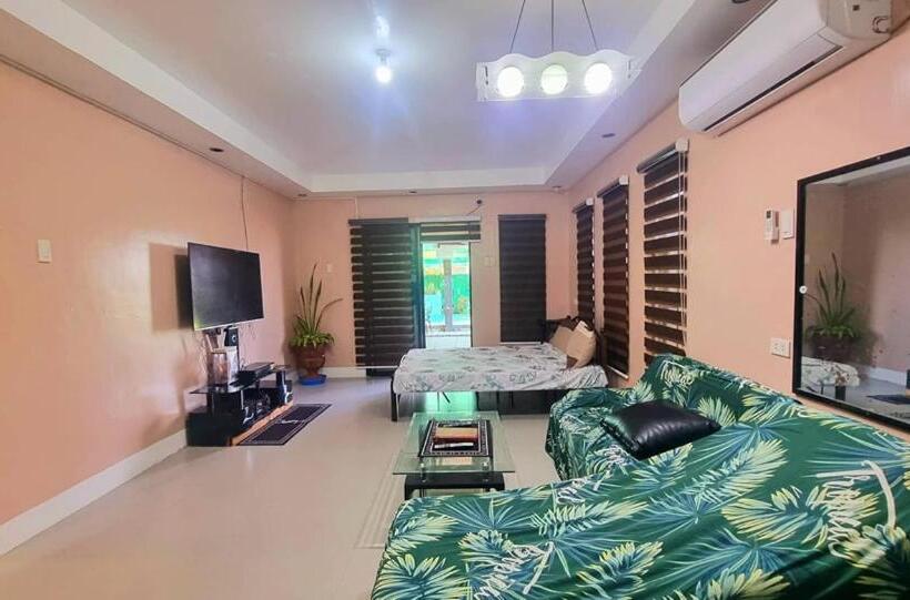 פנסיון Jamaica & John Staycation