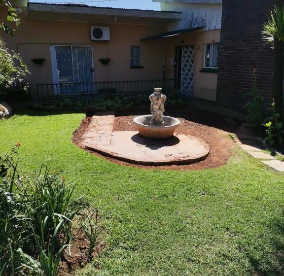 پانسیون Nonesi Lodge 2