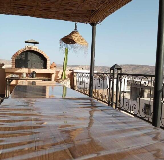 پانسیون Route De Taghazot Quartier Essahel Tamraght