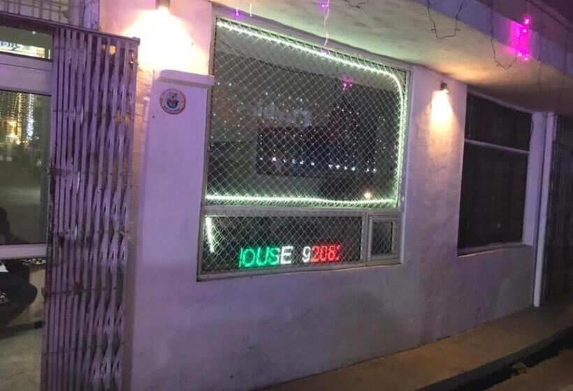 ペンション Singh Guest House