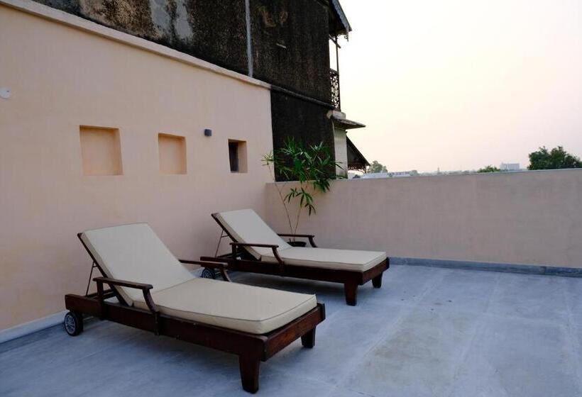 منتجع Vivaana Museum