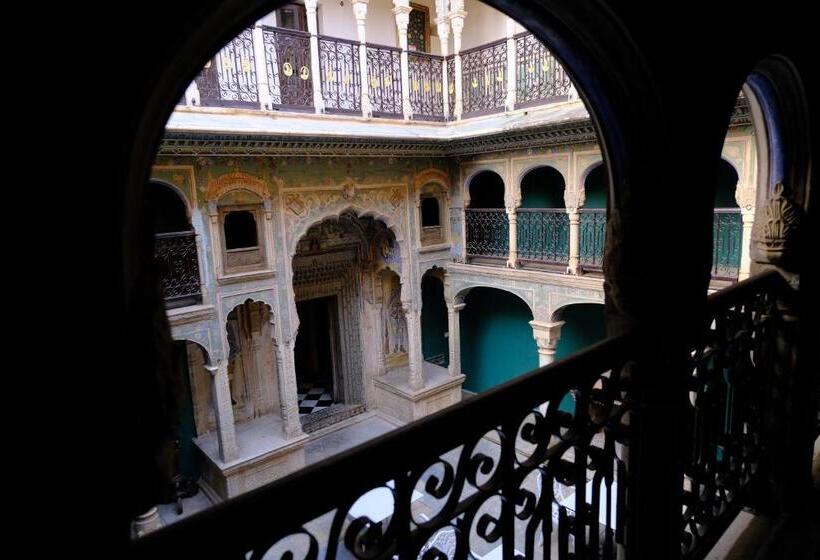 منتجع Vivaana Museum