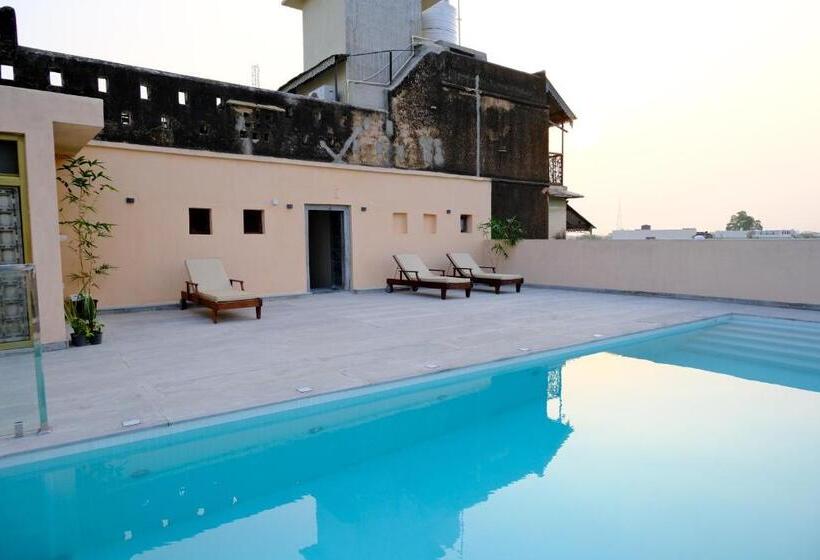 منتجع Vivaana Museum