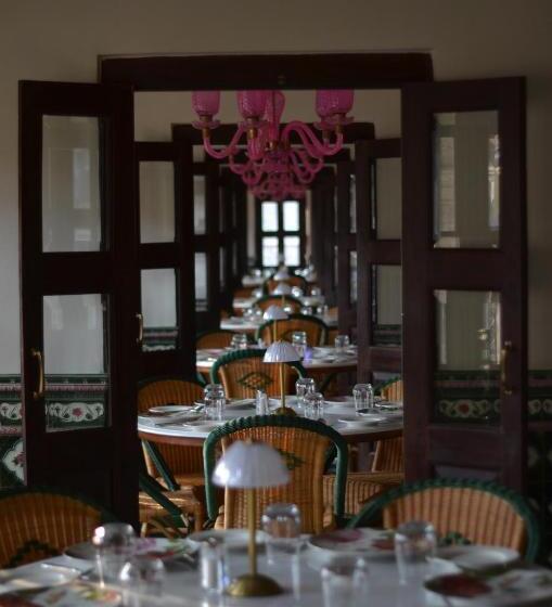 منتجع Vivaana Museum