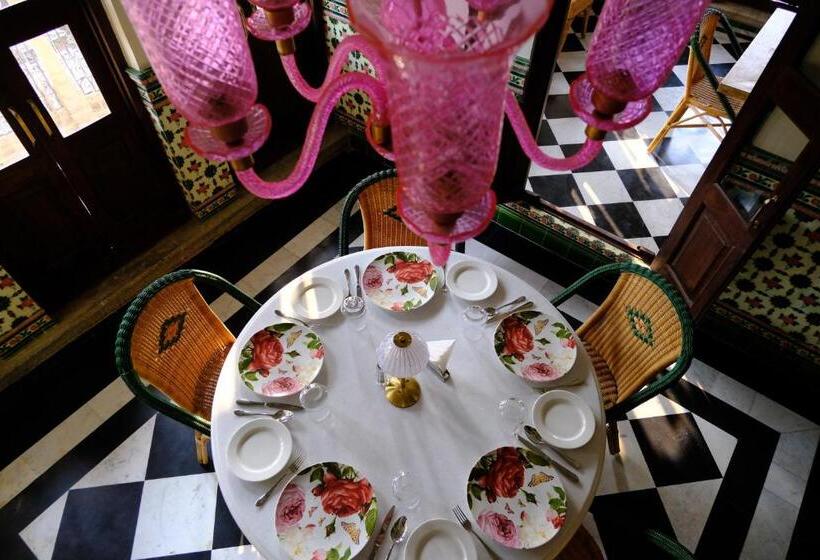 منتجع Vivaana Museum