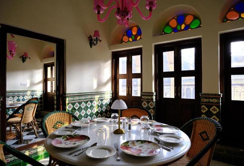 منتجع Vivaana Museum