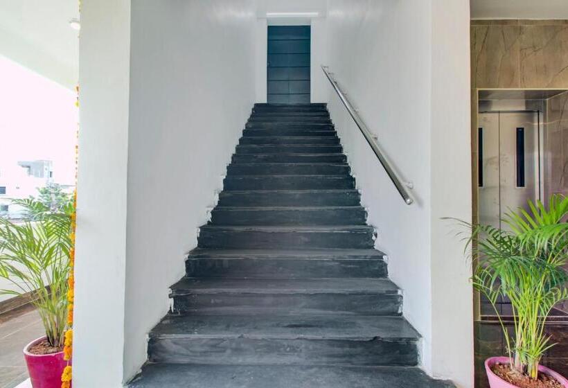 Super Oyo Hotel Akshaya Elite