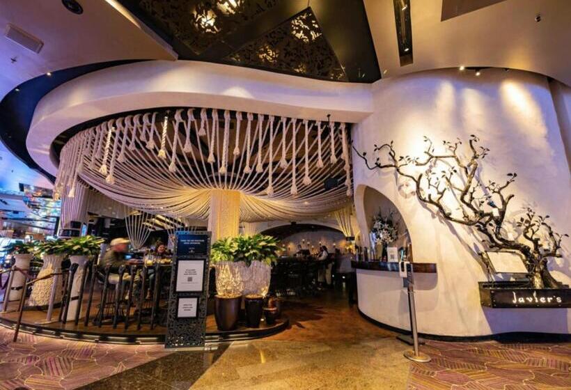 Vdara Hotel Premium Studio Suite  Free Valet Parking