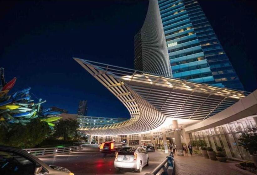 Vdara Hotel Premium Studio Suite  Free Valet Parking