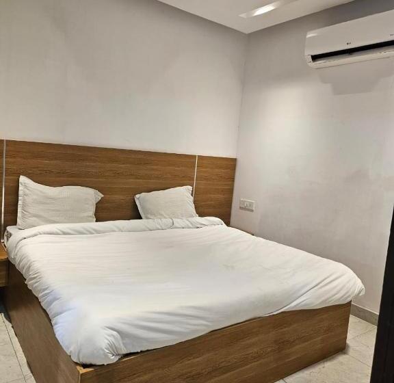 منتجع Vrindavan Suites