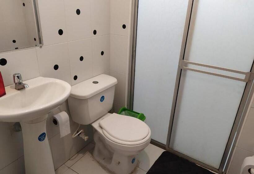 הוסטל Casa Almendros