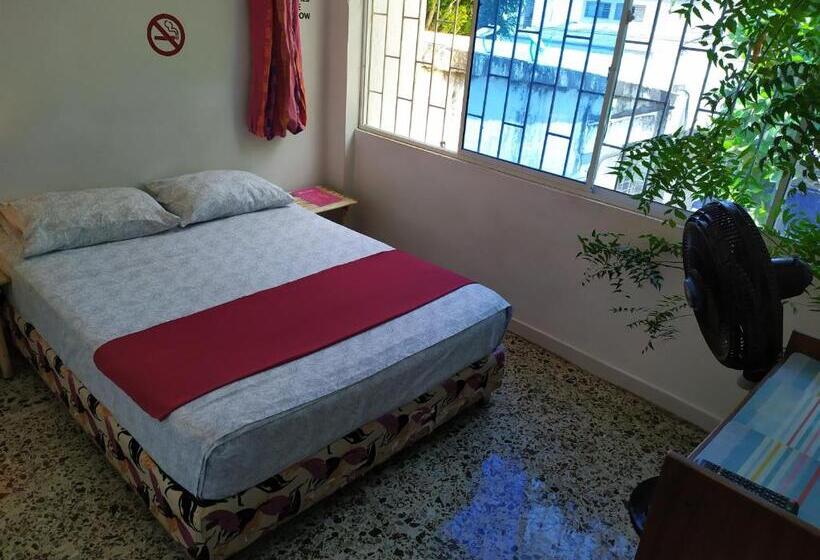 הוסטל Casa Almendros