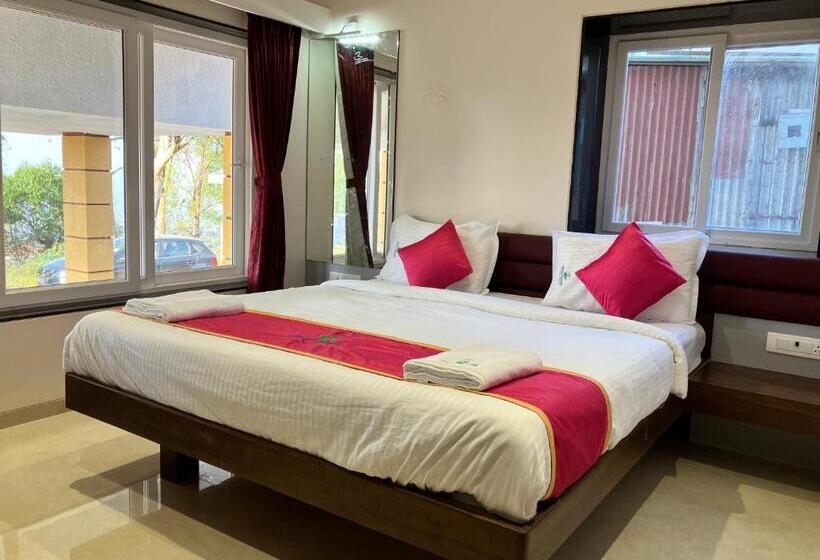 הוסטל Forest Breeze Inn