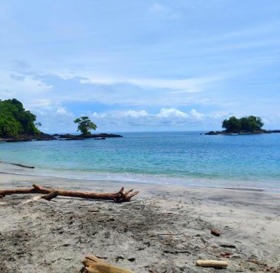 هاستل Hostal Herping Bahia Solano Tour