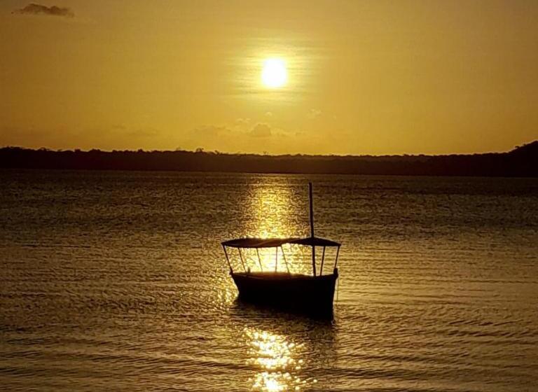 ユースホステル Pousada Raio De Sol   Ilha De Itaparica  Catu á 150 M Da Praia