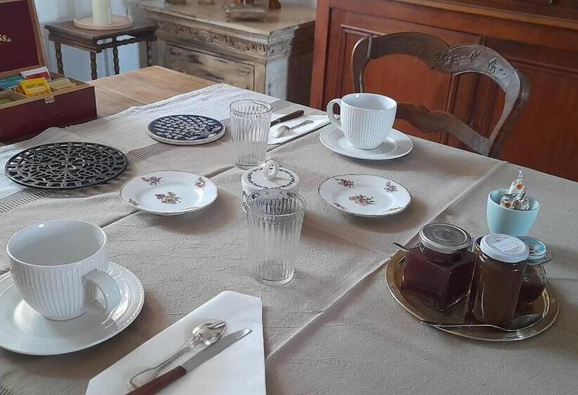 住宿加早餐  Chambres D Hôtes Et Cuisine Commune, Domaine Les Peupliers, Lagnes