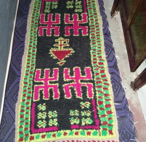 تختخواب و صبحانه Gite Akswal Amssakrou