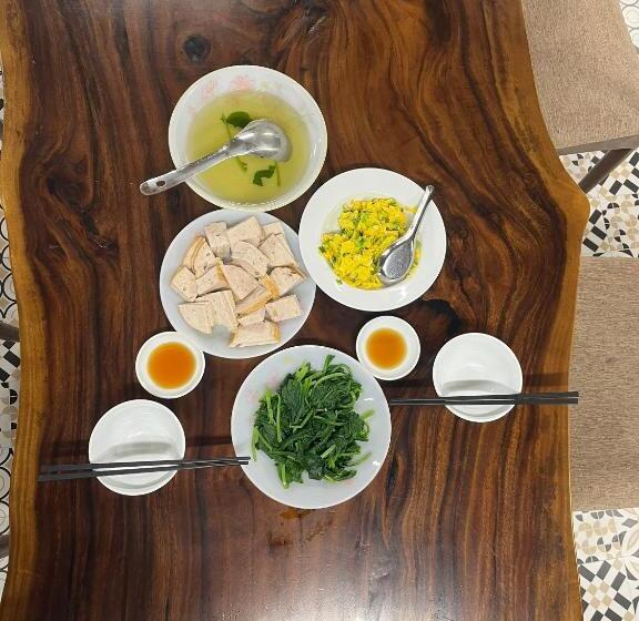 تختخواب و صبحانه Lake House