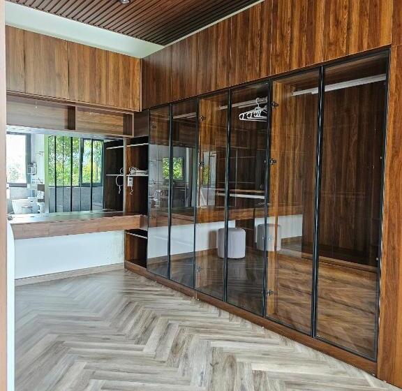 تختخواب و صبحانه Lake House