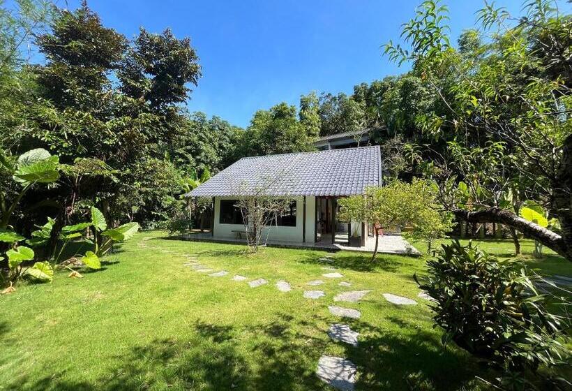 تختخواب و صبحانه Lake House