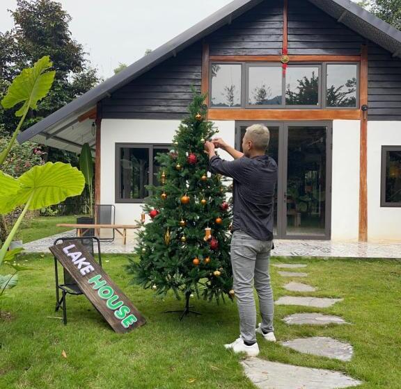 تختخواب و صبحانه Lake House