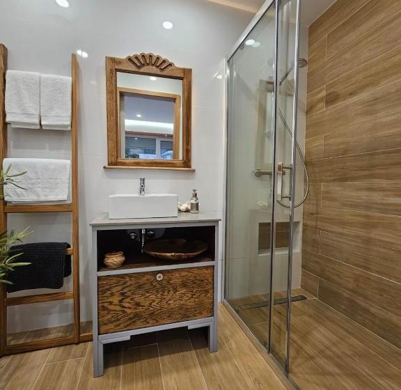 Bed and Breakfast On The Way   Mindelo Beach/guest House