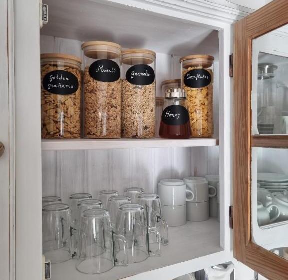 Bed and Breakfast On The Way   Mindelo Beach/guest House