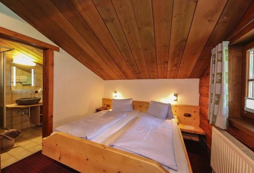 Hochwart Hof Bed & Breakfast