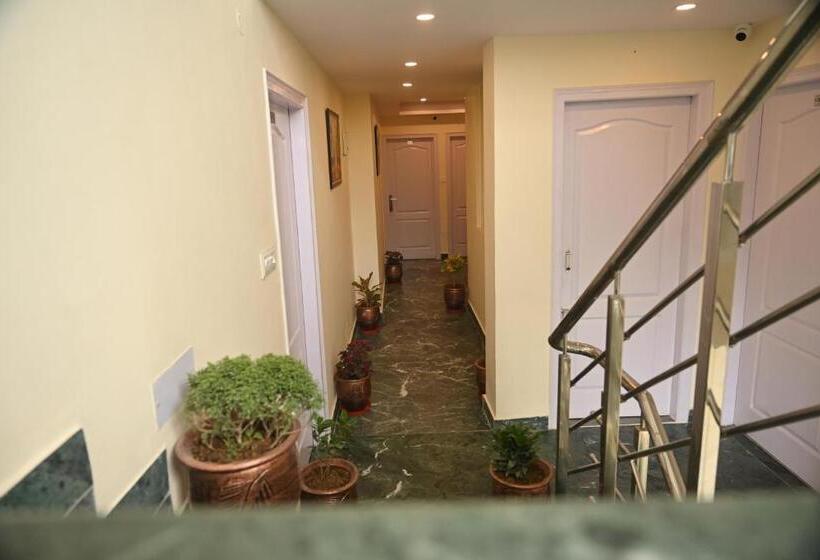 مبيت وإفطار Pine Ville Shimla