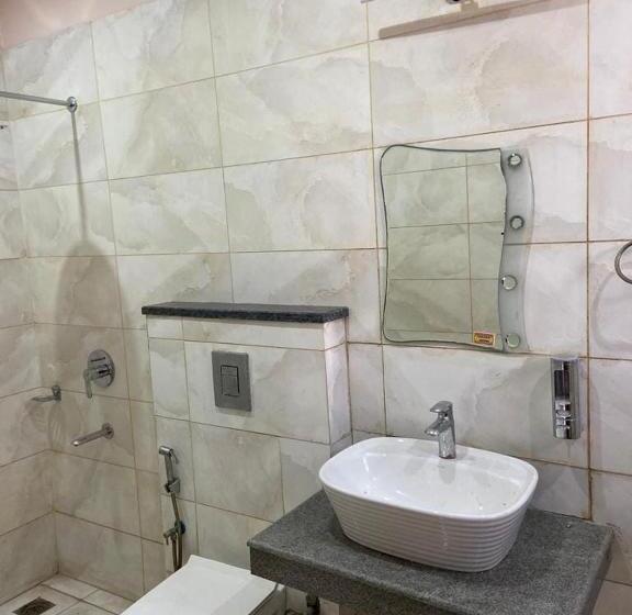 تختخواب و صبحانه Staymaker Durgapur