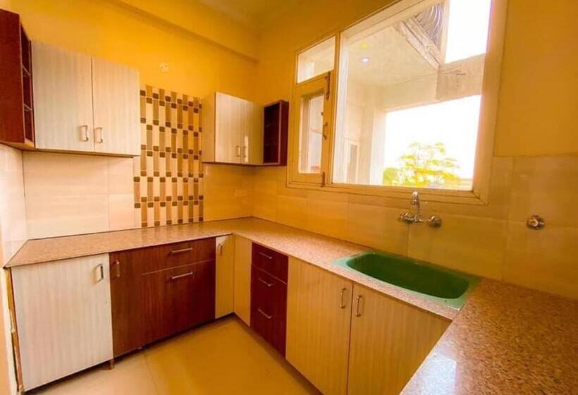 تختخواب و صبحانه Staymaker Durgapur