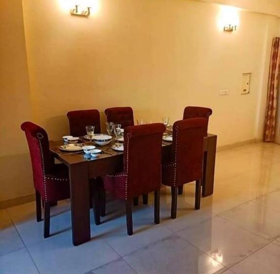 تختخواب و صبحانه Staymaker Durgapur