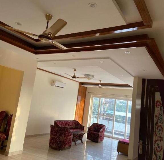 تختخواب و صبحانه Staymaker Durgapur