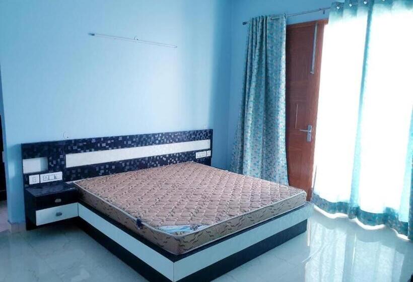 تختخواب و صبحانه Staymaker Durgapur