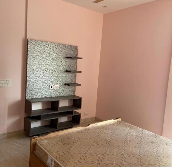 تختخواب و صبحانه Staymaker Durgapur