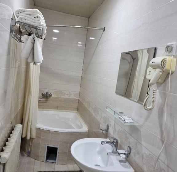 مبيت وإفطار Ziyo Fayz