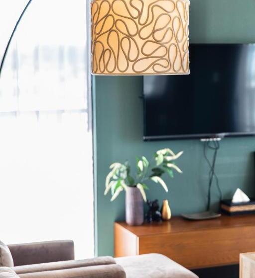 Breaky Hotel   Vacation Stay 21159v