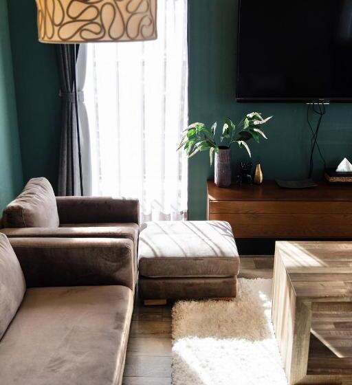 Breaky Hotel   Vacation Stay 21159v