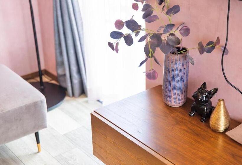 Breaky Hotel   Vacation Stay 21167v