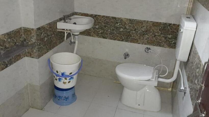 فندق O Girdharwal Resort